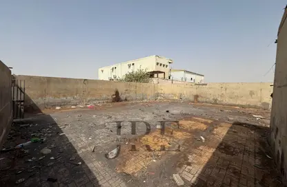 Warehouse - Studio - 1 Bathroom for rent in Al Sajaa - Sharjah