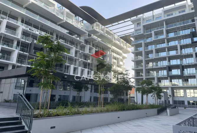 Apartment - 1 Bathroom for sale in Oasis Residences - Masdar City - Abu Dhabi