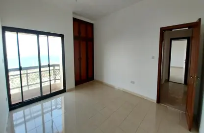 Empty Room image for: Apartment - 4 Bedrooms - 3 Bathrooms for rent in Bel Ghailam Tower - Corniche Road - Abu Dhabi, Image 1