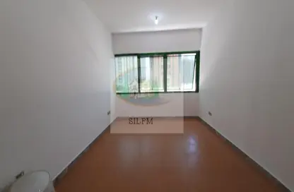 Empty Room image for: Apartment - 1 Bedroom - 1 Bathroom for rent in Al Mina - Abu Dhabi, Image 1