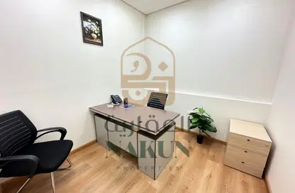 مركز أعمال - استوديو - 2 حمامات للايجار في بناية دار السلام - شارع الكورنيش - أبوظبي