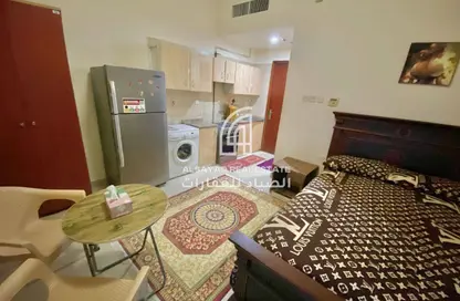 شقة - 1 حمام للايجار في بناء النباعة - النبعة - الشرق - الشارقة