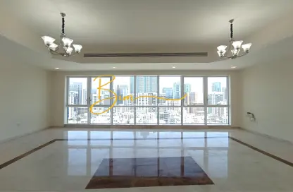 Apartment - 3 Bedrooms - 4 Bathrooms for rent in Emirates Tower - Hamdan Street - Abu Dhabi