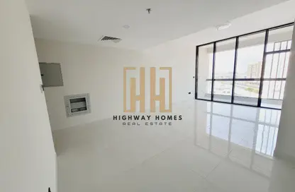 Apartment - 2 Bedrooms - 3 Bathrooms for rent in UOS - Muwaileh Commercial - Sharjah
