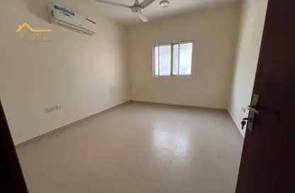 شقة - 2 غرف نوم - 2 حمامات للايجار في بناء النباعة - النبعة - الشرق - الشارقة