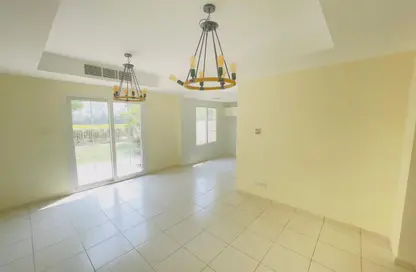 Villa - 2 Bedrooms - 3 Bathrooms for rent in Springs 14 - The Springs - Dubai