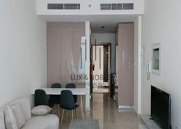 صورةغرفة المعيشة / غرفة الطعام لـ: Studio - 1 حمام للكراء في سامانا جرينز - ارجان - دبي, صورة 1