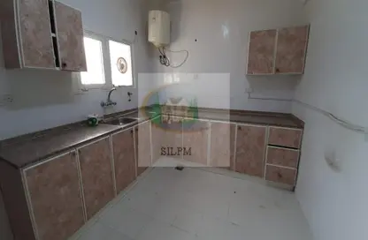 صورة لـ مطبخ شقة - 2 غرف نوم - 2 حمامات للايجار في المشرف - أبوظبي ، صورة رقم 1