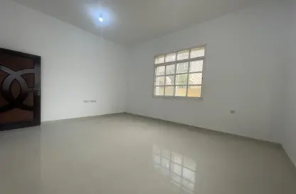 Empty Room image for: Apartment - 1 Bathroom for rent in Shakhbout City - Abu Dhabi, Image 1