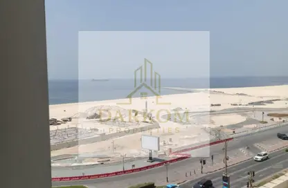 Apartment - 2 Bedrooms - 2 Bathrooms for rent in Corniche Tower - Ajman Corniche Road - Ajman