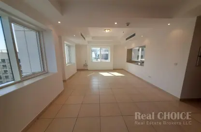 شقة - 2 غرف نوم - 3 حمامات للايجار في برج بن هندي - منخول - بر دبي - دبي