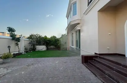 Villa - 4 Bedrooms - 5 Bathrooms for rent in Jumeirah 1 Villas - Jumeirah 1 - Jumeirah - Dubai