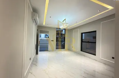 فيلا - 7 غرف نوم - 8 حمامات للبيع في قرية الاميرة - الياسمين - عجمان