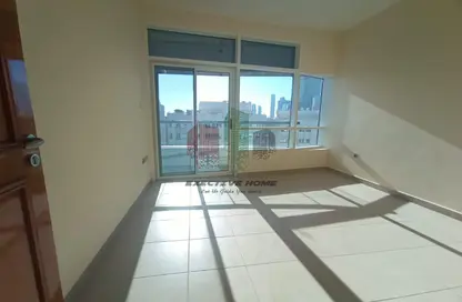 Empty Room image for: Apartment - 2 Bedrooms - 2 Bathrooms for rent in Shining Towers - Al Khalidiya - Abu Dhabi, Image 1
