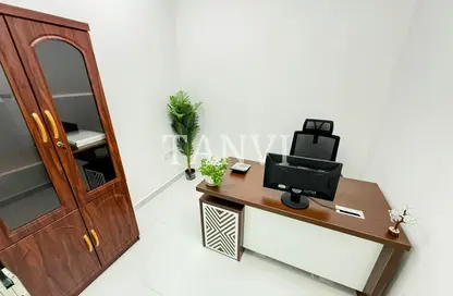 Office Space - Studio - 1 Bathroom for rent in Red Avenue - Al Garhoud - Dubai