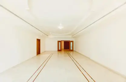 Apartment - 3 Bedrooms - 4 Bathrooms for rent in Mermaid Building - Khalidiya Street - Al Khalidiya - Abu Dhabi