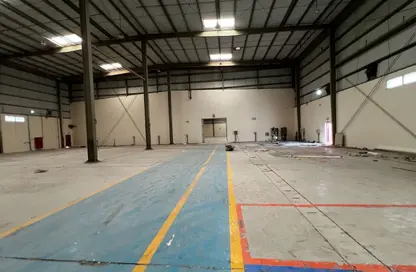 Warehouse - Studio - 2 Bathrooms for rent in Umm Al Thuoob - Umm Al Quwain