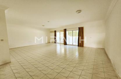 Compound - 4 Bedrooms - 4 Bathrooms for rent in Jumeirah 1 Villas - Jumeirah 1 - Jumeirah - Dubai