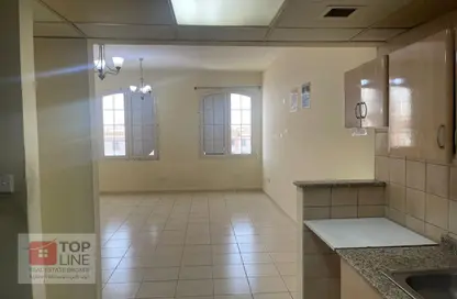 شقة - 1 حمام للايجار في اكس ٧ - طراز إنجليزي - المدينة الدولية - دبي
