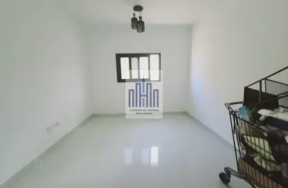 شقة - غرفة نوم - 2 حمامات للايجار في بناية مويليح 3 - مويلح - الشارقة