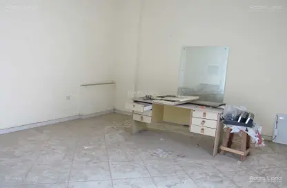 Retail - Studio for rent in Al Musalla - Al Gharb - Sharjah