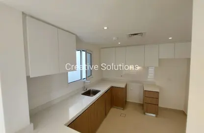 Apartment - 2 Bedrooms - 2 Bathrooms for rent in The Gardens Buildings - The Gardens - Dubai