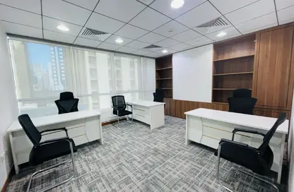 Business Centre - Studio - 4 Bathrooms for rent in Hamdan Street - Abu Dhabi