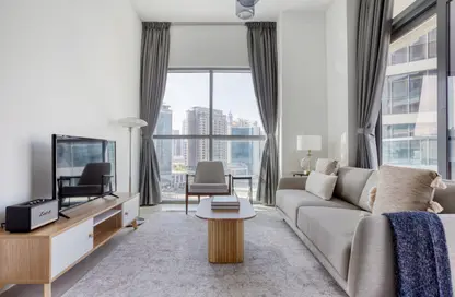 صورة لـ غرفة المعيشة شقة - غرفة نوم - 2 حمامات للايجار في بلفيو برج 2 - أبراج بلفيو - دبي وسط المدينة - دبي ، صورة رقم 1