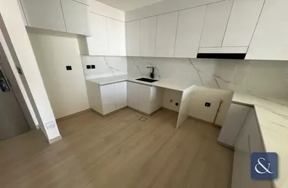 صورة لـ مطبخ شقة - غرفة نوم - 2 حمامات للبيع في مرتفعات بن غاطي - قرية الجميرا سركل - دبي ، صورة رقم 1