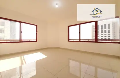 Empty Room image for: Apartment - 3 Bedrooms - 4 Bathrooms for rent in Madinat Zayed - Abu Dhabi, Image 1