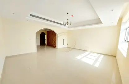 شقة - 4 غرف نوم - 7 حمامات للايجار في شبانة عشارج - اشارج - العين