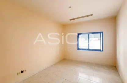 Office Space - Studio - 1 Bathroom for rent in Sultan Lootah Building - Al Muraqqabat - Deira - Dubai