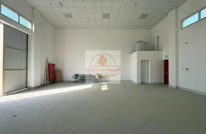 Warehouse - Studio - 2 Bathrooms for rent in Al Sajaa Industrial - Al Sajaa - Sharjah