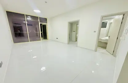 Apartment - 1 Bedroom - 2 Bathrooms for rent in Muwaileh 29 Building - Muwaileh - Sharjah
