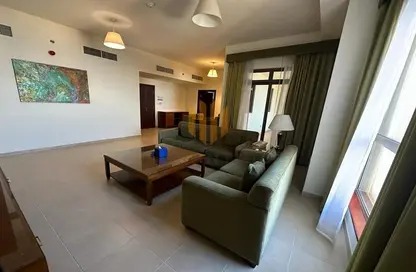 Living Room image for: Apartment - 1 Bedroom - 2 Bathrooms for rent in Amwaj 2 - Amwaj - Jumeirah Beach Residence - Dubai, Image 1