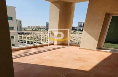 Apartment - 2 Bedrooms - 3 Bathrooms for sale in Mazaya 27 - Queue Point - Dubai Land - Dubai