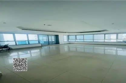 شقة - 2 غرف نوم - 2 حمامات للايجار في برج الكورنيش - طريق كورنيش عجمان - عجمان