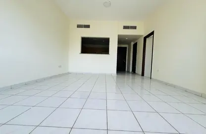 شقة - غرفة نوم - 2 حمامات للايجار في إكس 23 - طراز إنجليزي - المدينة الدولية - دبي