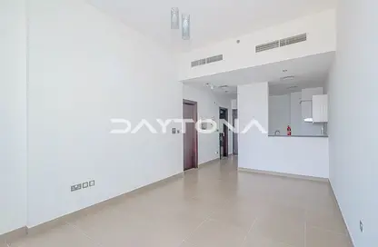 Empty Room image for: Apartment - 1 Bedroom - 2 Bathrooms for rent in Zarooni Building - Dubai Silicon Oasis - Dubai, Image 1