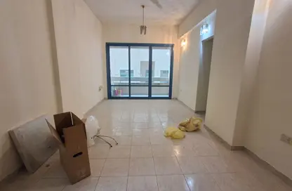 شقة - 2 غرف نوم - 2 حمامات للايجار في بناية البطينة 9 - البطينة - الشارقة