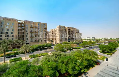 Apartment - 2 Bedrooms - 2 Bathrooms for sale in Hayat Boulevard-1B - Hayat Boulevard - Town Square - Dubai