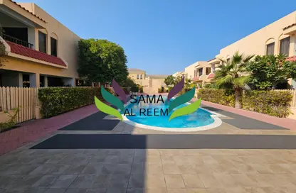 فيلا - 4 غرف نوم - 3 حمامات للايجار في فلل الجميرا 1 - جميرا 1 - جميرا - دبي