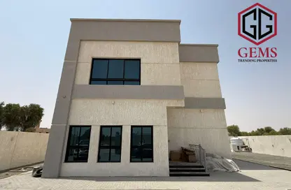 Villa - 4 Bedrooms - 5 Bathrooms for rent in Al Aweer 1 - Al Aweer - Dubai