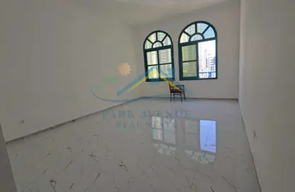 Apartment - Studio - 1 Bathroom for rent in Al Falah Street - City Downtown - Abu Dhabi