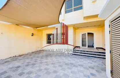 Villa - 4 Bedrooms - 6 Bathrooms for rent in Hai Al Qalaa - Al Jaheli - Al Ain