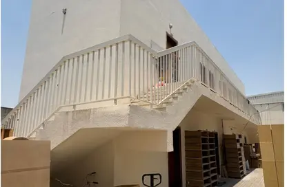 مستودع - استوديو - 2 حمامات للبيع في مدينة الإمارات الصناعية - الشارقة