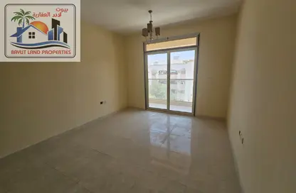 شقة - غرفة نوم - 2 حمامات للايجار في مجمع مويلح - تجارية مويلح - الشارقة