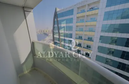 Apartment - 2 Bedrooms - 1 Bathroom for rent in Corniche Tower - Ajman Corniche Road - Ajman