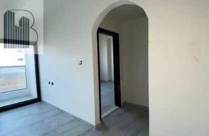 شقة - غرفة نوم - 2 حمامات للايجار في شارع الشيخ مكتوم بن راشد - عجمان شقة - غرفة نوم - 2 حمامات للايجار في شارع الشيخ مكتوم بن راشد - عجمان