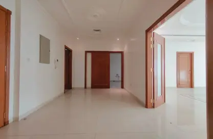 Apartment - 3 Bedrooms - 5 Bathrooms for rent in Khalidiya Centre - Cornich Al Khalidiya - Al Khalidiya - Abu Dhabi